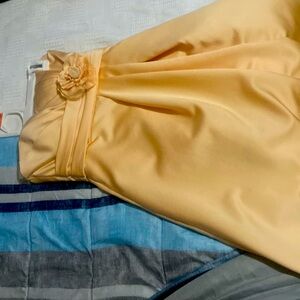 Short cut ball type prom or wedding dress